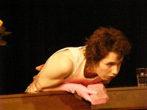 Hilde over de piano